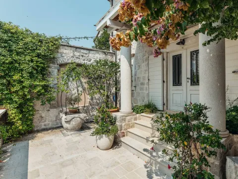 Prodaja, kuća, 382m², Perast, Kotor - image 9