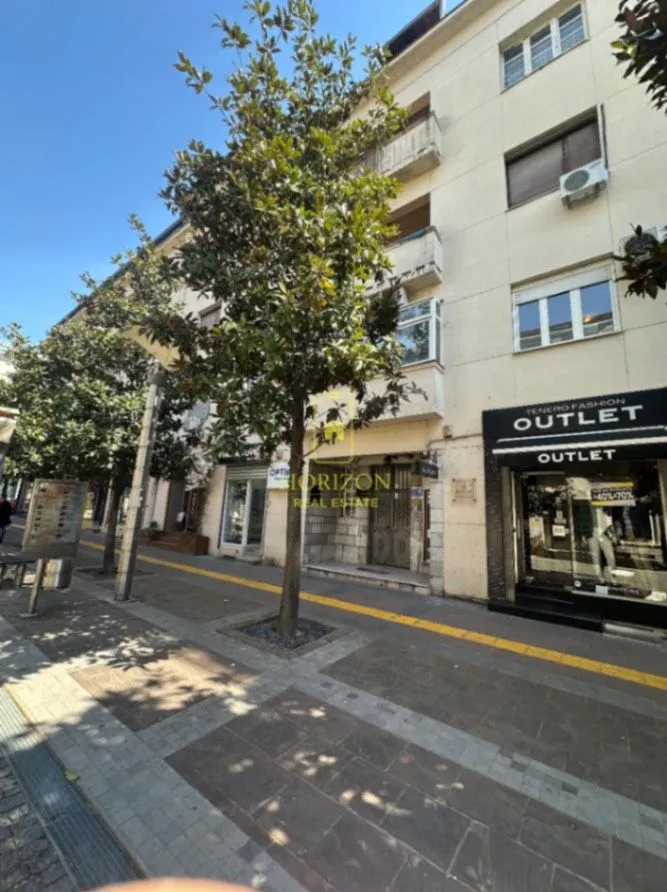 Prodaja, dvosoban stan, 75m², Centar, Podgorica