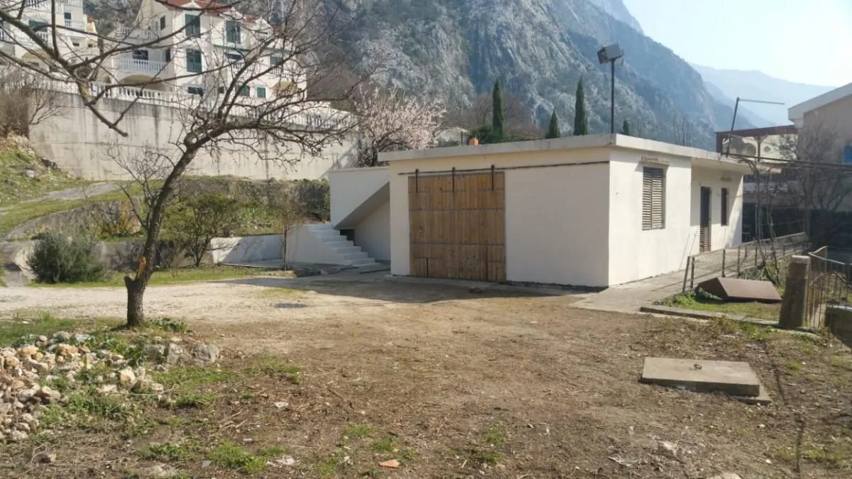 Prodaja, plac, 1300m², Dobrota, Kotor