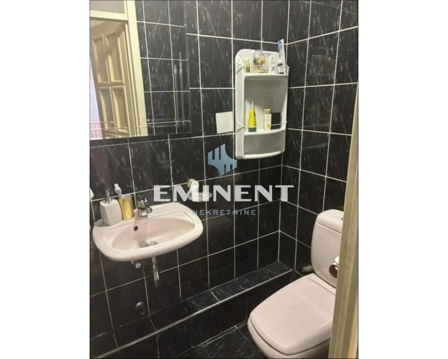 Prodaja, četvorosoban stan, 105m², Sarajevska, Beograd