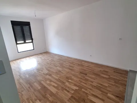 Prodaja, stan, 45m², Tološi, Podgorica - image 2