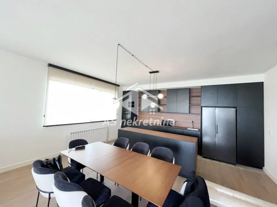Izdavanje, četvorosoban stan, 152m², Savski Venac, Beograd