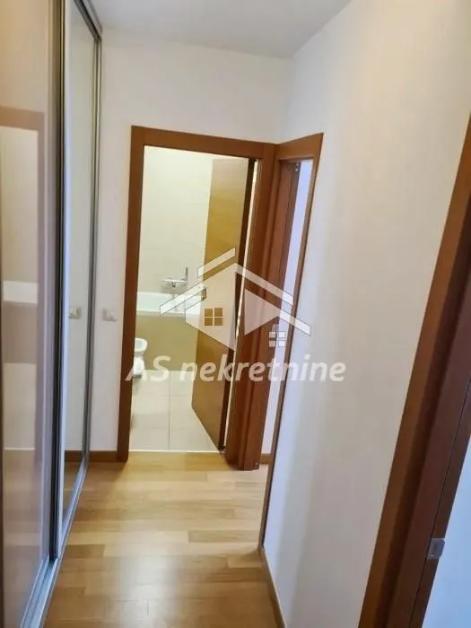 Izdavanje, trosoban stan, 82m², Vračar Hram, Vračar Sve Podlokacije