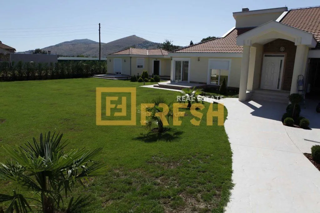 Prodaja, kuća, 304m², Kokoti, Podgorica