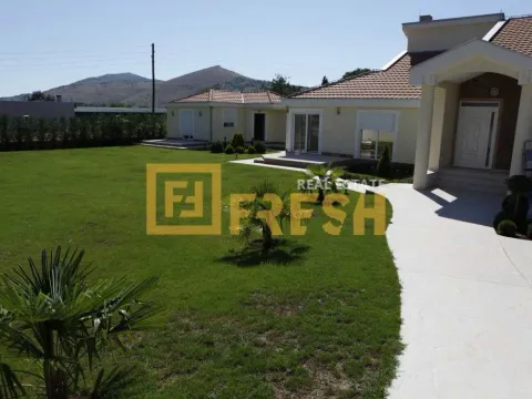 Prodaja, kuća, 304m², Kokoti, Podgorica - image 19