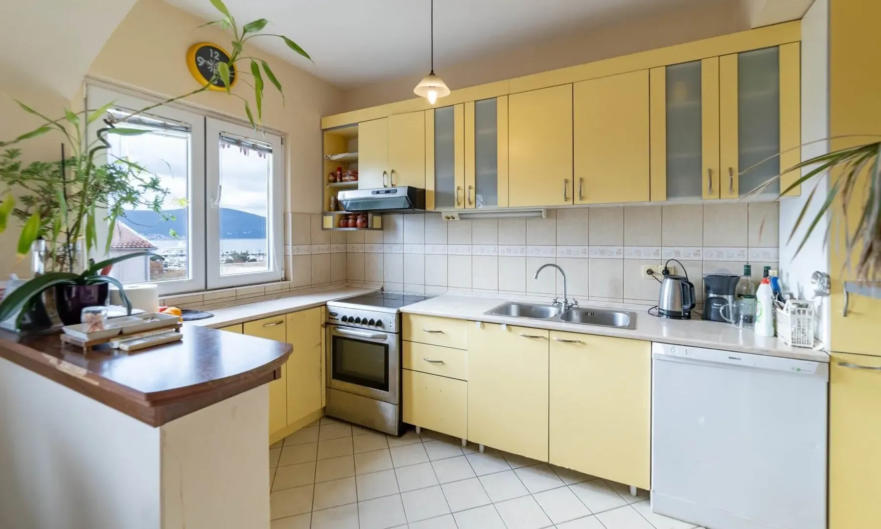 Prodaja, trosoban stan, 106m², Tivat, Crna Gora
