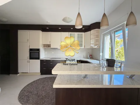 Modern kitchen with a breakfast bar and built-in appliances. - image 6