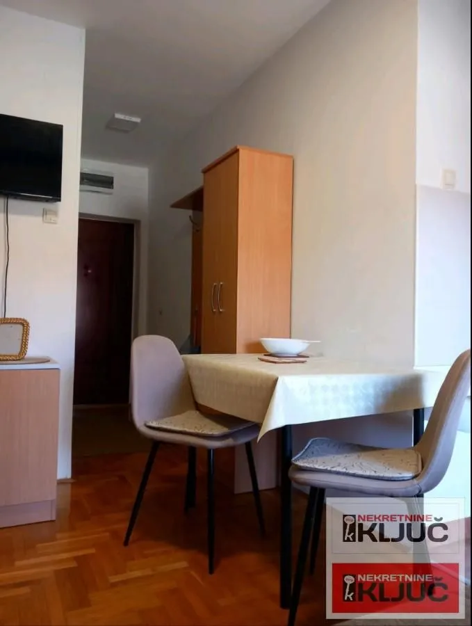 Izdavanje, garsonjera, 25m², Podbara, Novi Sad Sve Podlokacije