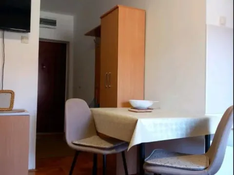 Izdavanje, garsonjera, 25m², Podbara, Novi Sad Sve Podlokacije - image 4