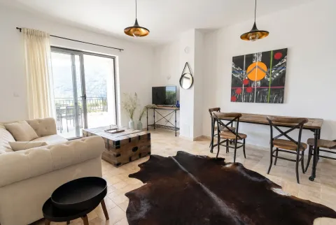 Prodaja, četvorosoban stan, 112m², Risan, Kotor - image 2