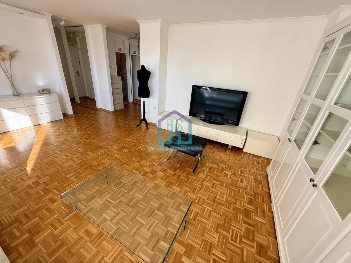 Prodaja, dvosoban stan, 60m², Bulevar Oslobodjenja, Novi Sad Sve Podlokacije