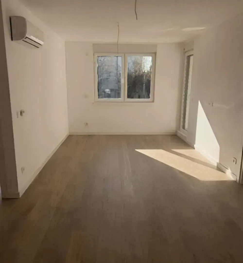Sale, three bedroom apartment, 57m², Zemun Centar, Zemun Sve Podlokacije