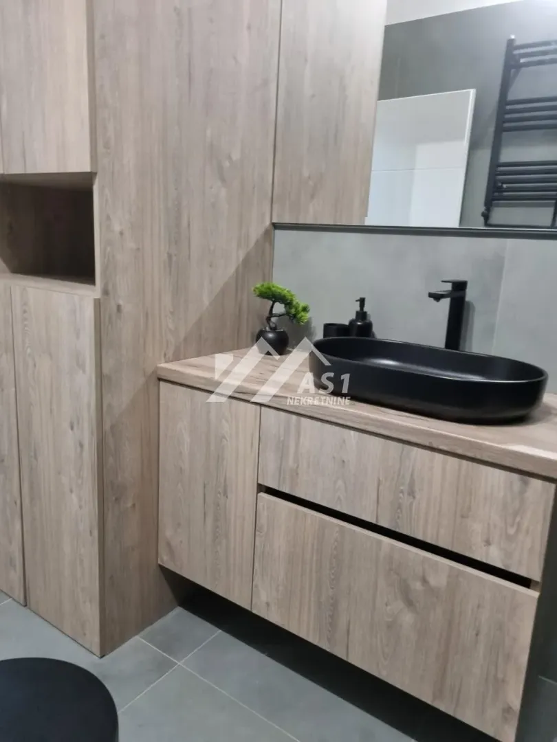 Izdavanje, dvosoban stan, 50m², Centar, Novi Sad