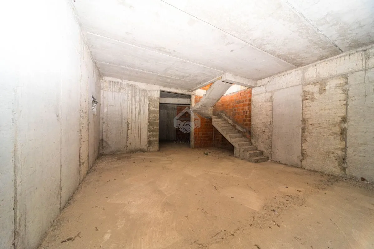 Rent, office space, 350m², Central Point, Podgorica