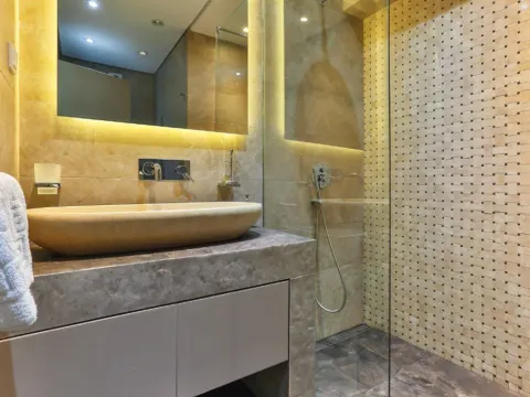 Rent, two bedroom apartment, 75m², Budva, Crna Gora - image 12