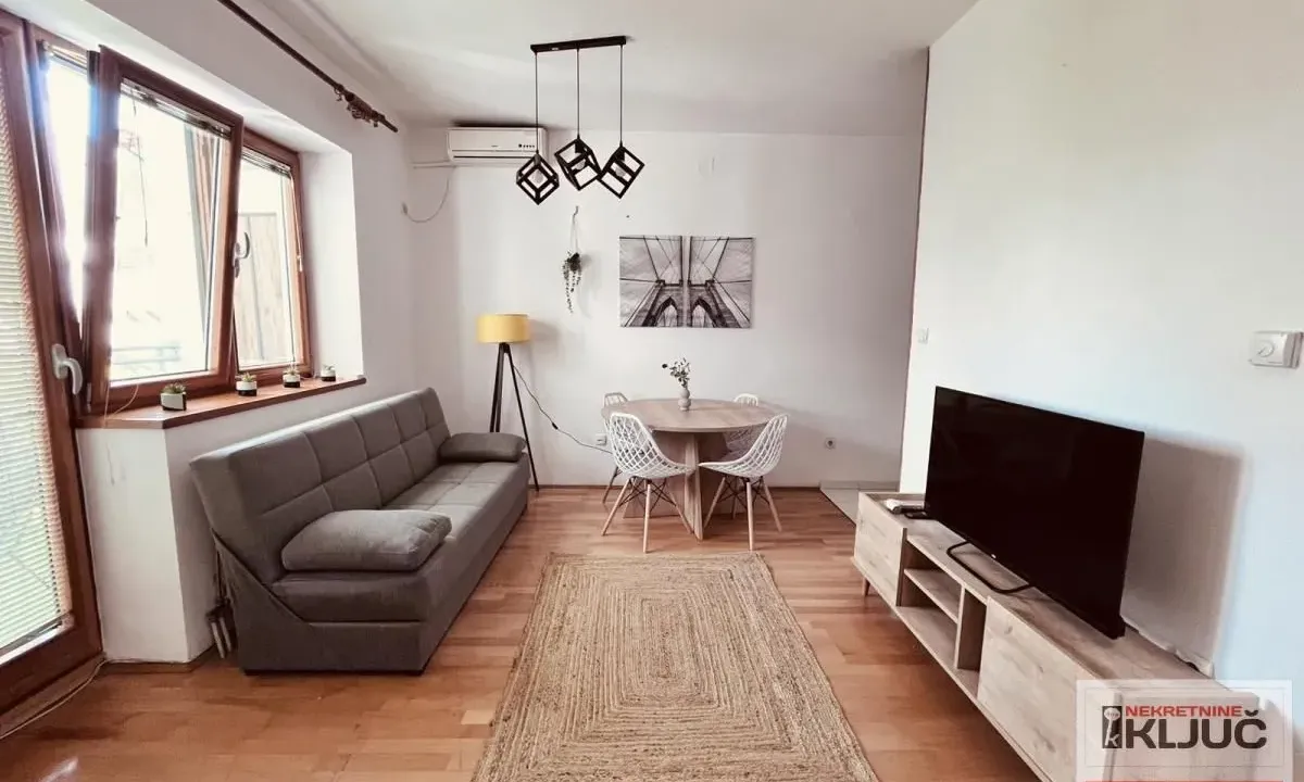 Prodaja, dvosoban stan, 42m², Centar, Novi Sad