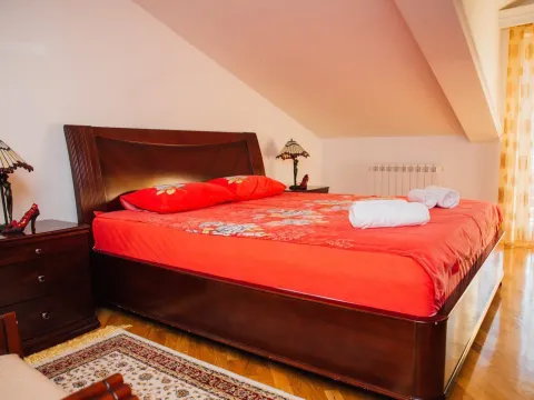 Rent, two bedroom apartment, 130m², Kotor, Crna Gora - image 25