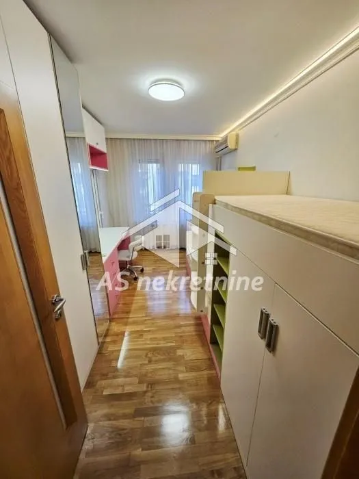 Rent, three bedroom apartment, 80m², Stari Grad, Beograd
