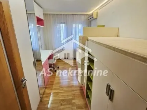 Izdavanje, trosoban stan, 80m², Stari Grad, Beograd - image 13