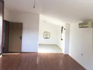 Izdavanje, kuća, 200m², Zagorič, Podgorica - image 3