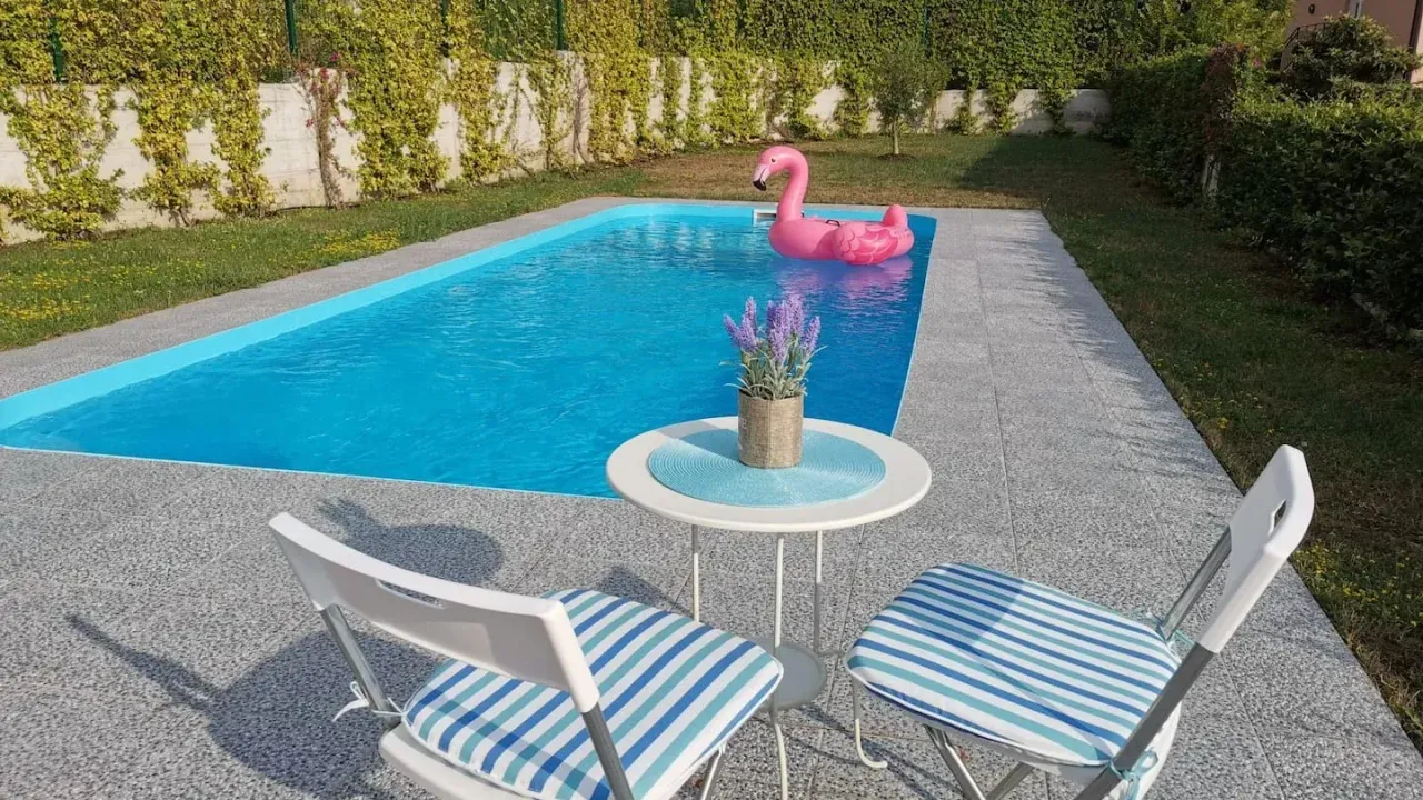 Izdavanje, kuća, 107m², Tivat, Crna Gora