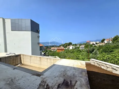 Izdavanje, kuća, 183m², Tivat, Crna Gora - image 3