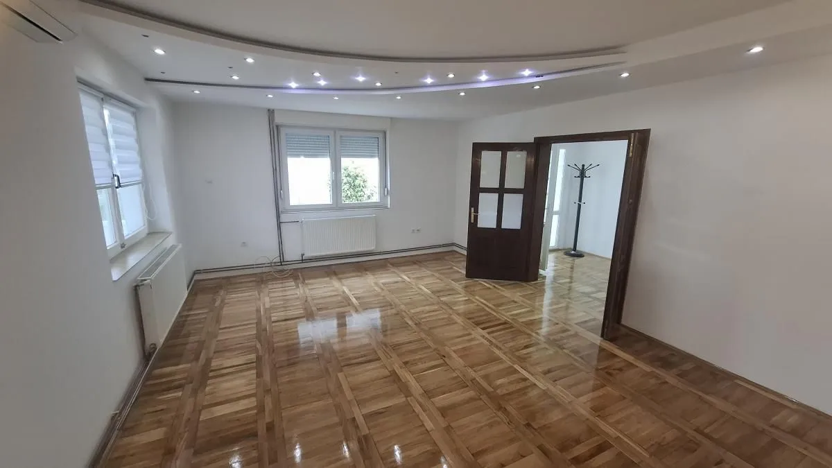 Izdavanje, trosoban stan, 100m², Veternička rampa, Novi Sad Sve Podlokacije
