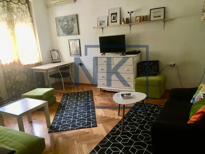 Izdavanje, dvosoban stan, 76m², Centar, Podgorica