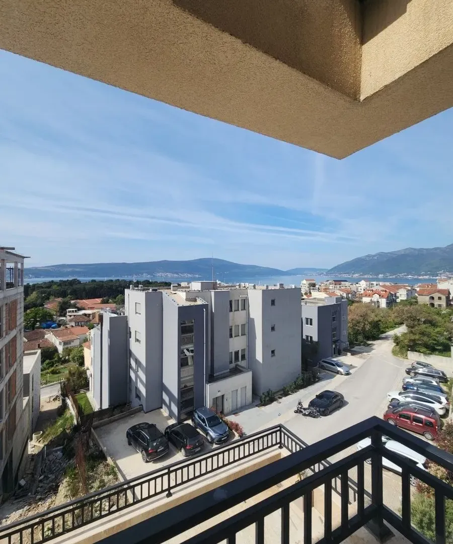 Izdavanje, jednosoban stan, 70m², Centar, Tivat