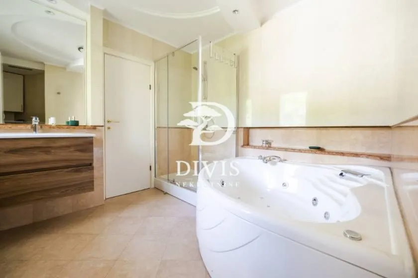 Izdavanje, kuća, 270m², Voždovac Sve Podlokacije, Beograd