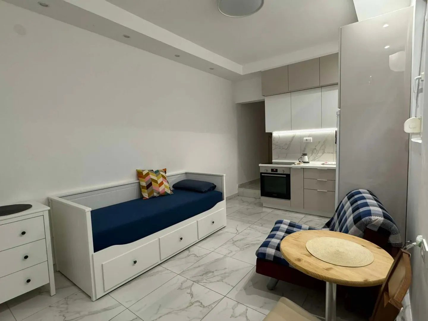 Stan-na-dan, garsonjera, 30m², Stari Aerodrom, Podgorica