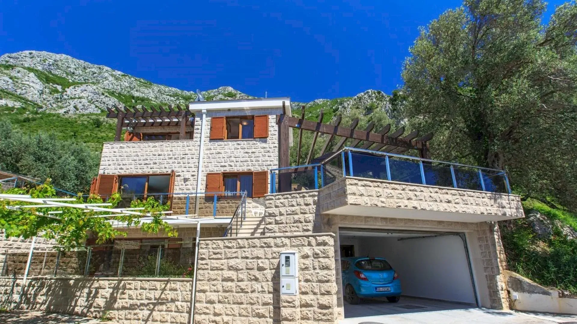 Rent, house, 270m², Rijeka Reževići, Budva