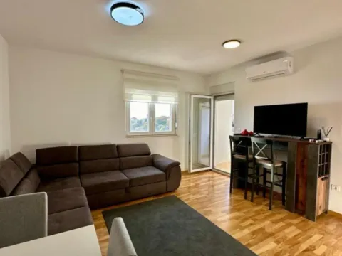 Sale, two bedroom apartment, 60m², Bečići, Budva - image 2