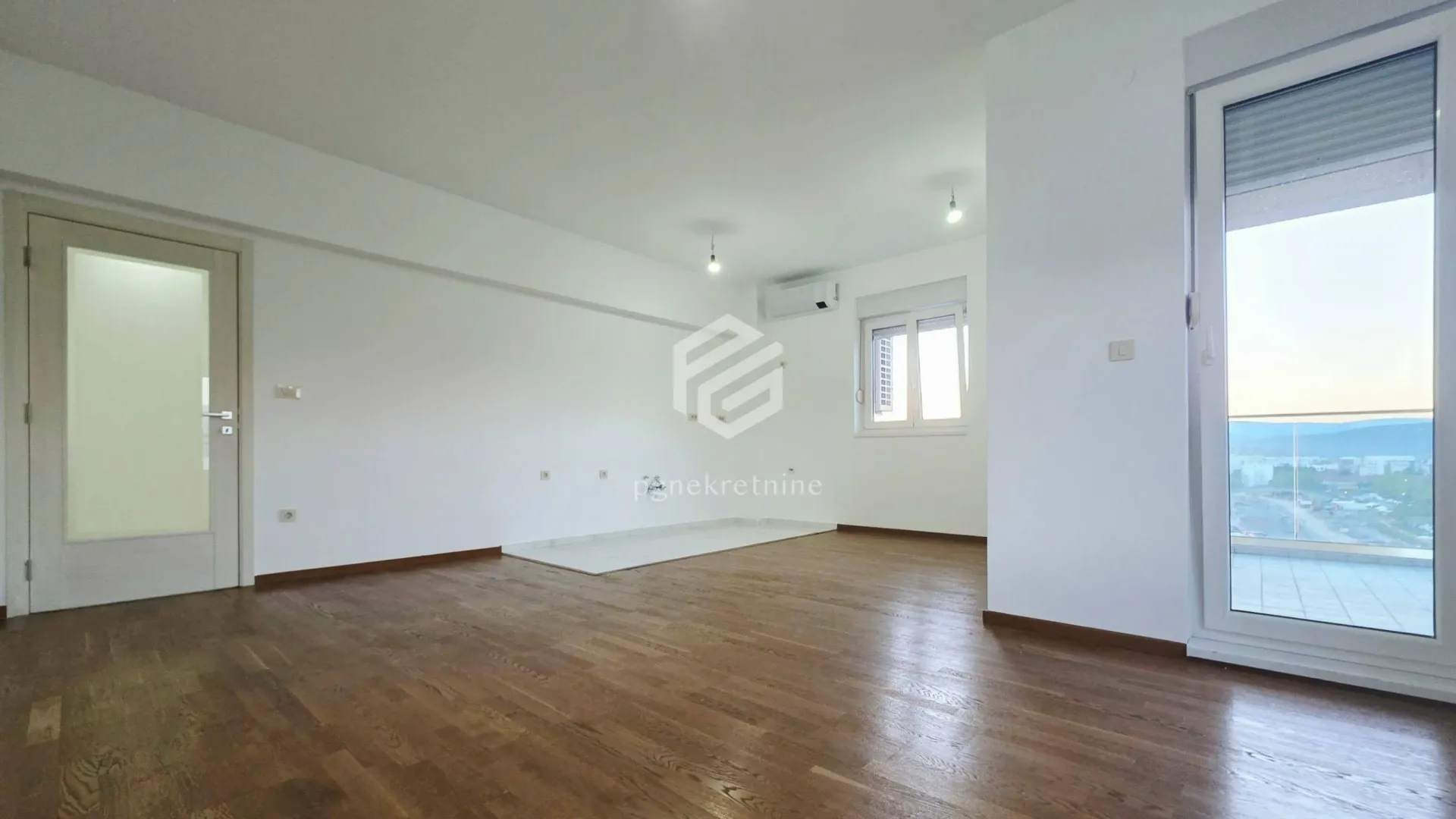 Izdavanje, dvosoban stan, 70m², Zabjelo, Podgorica