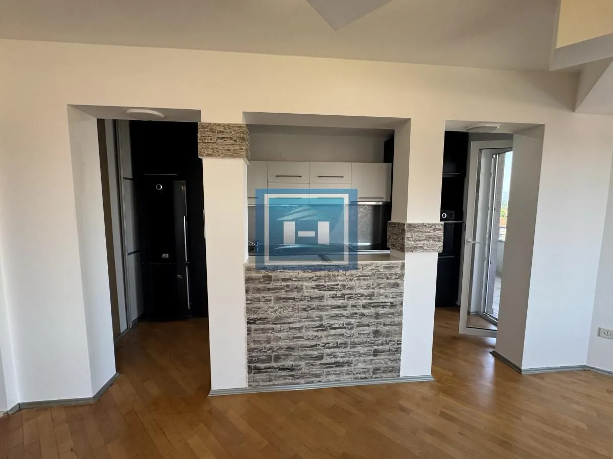 Prodaja, trosoban stan, 82m², Centar, Jagodina