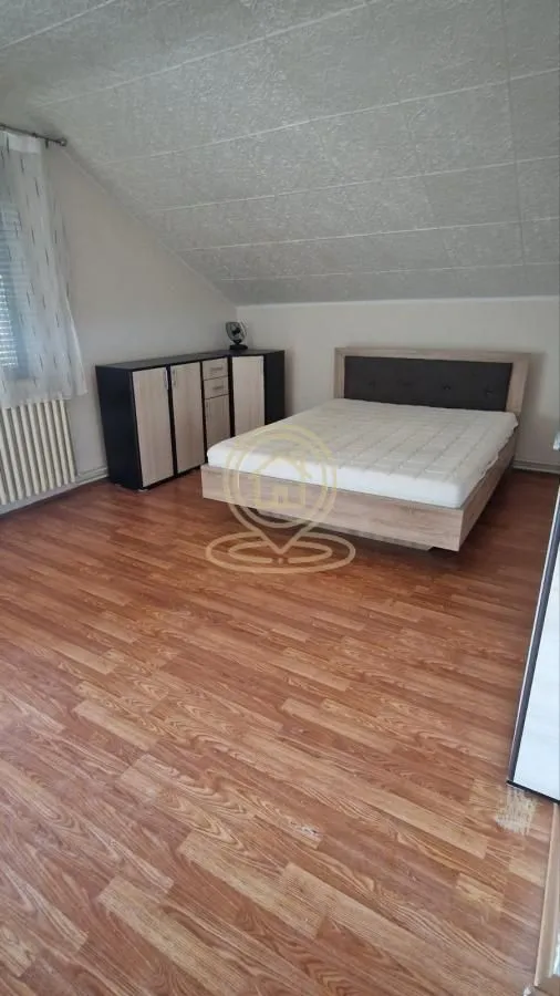 Izdavanje, trosoban stan, 90m², Petrovaradin, Novi Sad