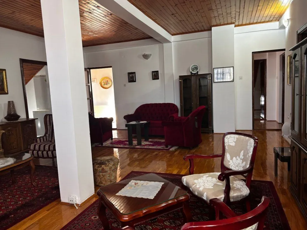 Izdavanje, kuća, 300m², Dedinje Beli Dvor, Dedinje Sve Podlokacije