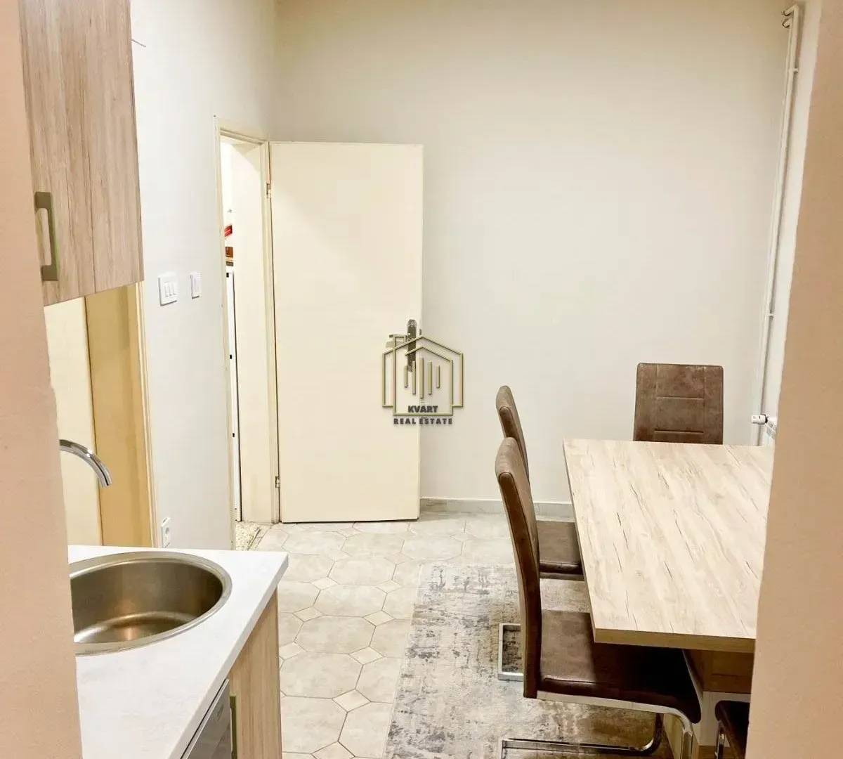 Izdavanje, dvosoban stan, 80m², Zelenika, Podgorica