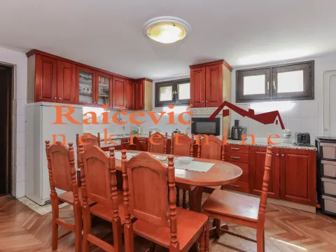 Prodaja, kuća, 370m², Voždovac Sve Podlokacije, Beograd - image 11