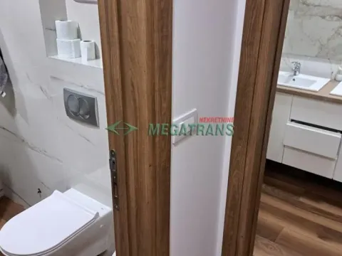 Izdavanje, četvorosoban stan, 100m², Centar, Novi Sad - image 10