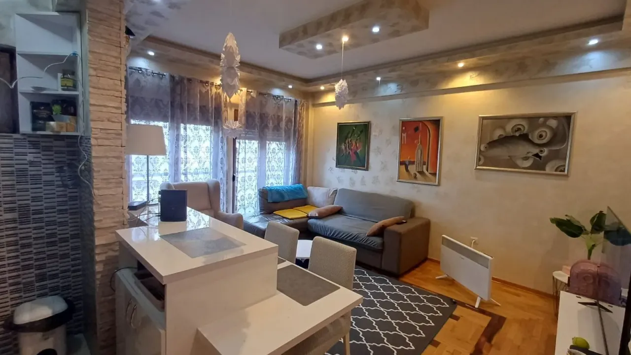 Izdavanje, dvosoban stan, 56m², Blok 9, Podgorica