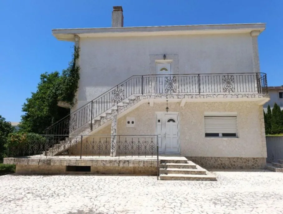 Sale, house, 350m², Šušanj, Bar