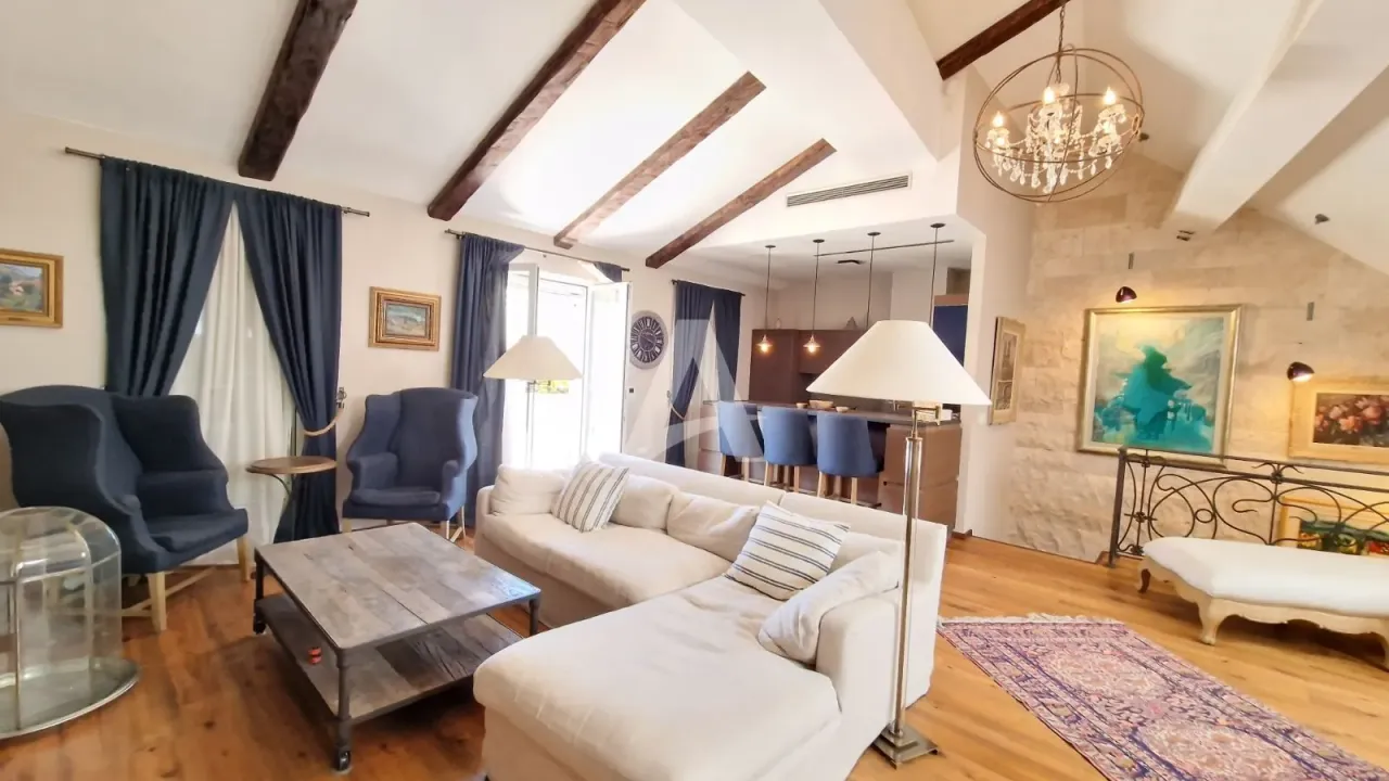 Prodaja, trosoban stan, 192m², Stari Grad, Budva