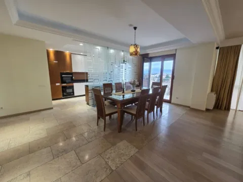 Izdavanje, trosoban stan, 265m², Gorica C, Podgorica - image 5