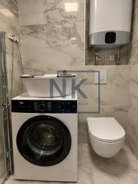 Kupatilo sa veš mašinom, konzolnom šoljom i bojlerom. - image 7