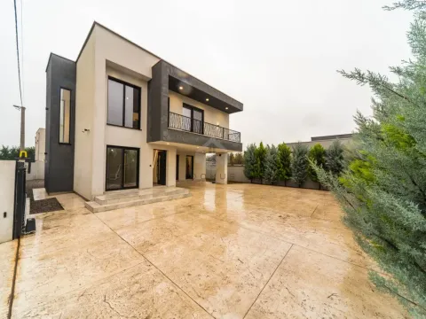 Izdavanje, kuća, 190m², Tološi, Podgorica - image 2