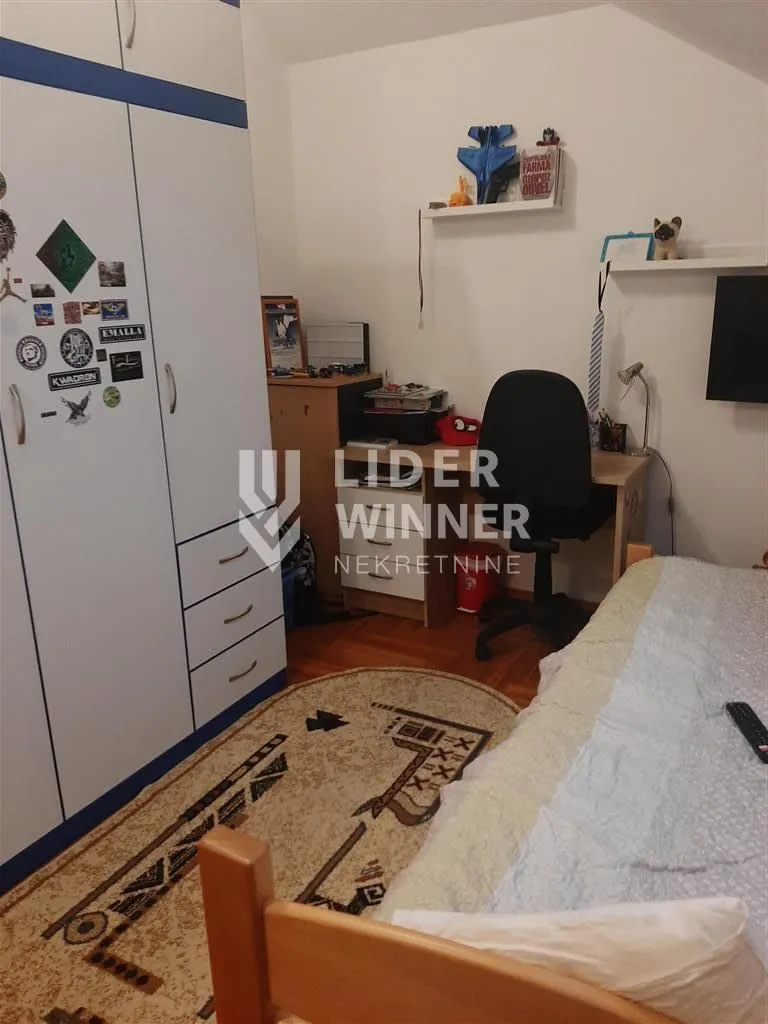 Prodaja, četvorosoban stan, 100m², Zemun Gornji Grad, Zemun Sve Podlokacije