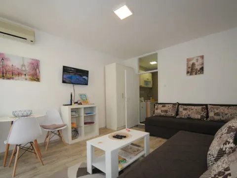 Rent, one bedroom apartment, 32m², Sutomore, Bar - image 5