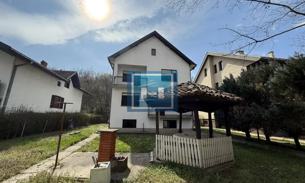 Prodaja, kuća, 257m², Strelište, Jagodina