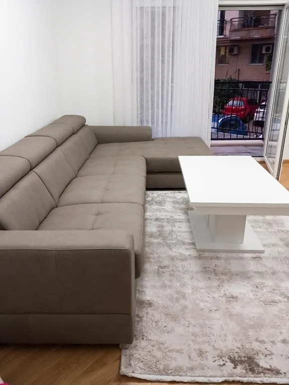 Izdavanje, dvosoban stan, 55m², Stara Varoš, Podgorica
